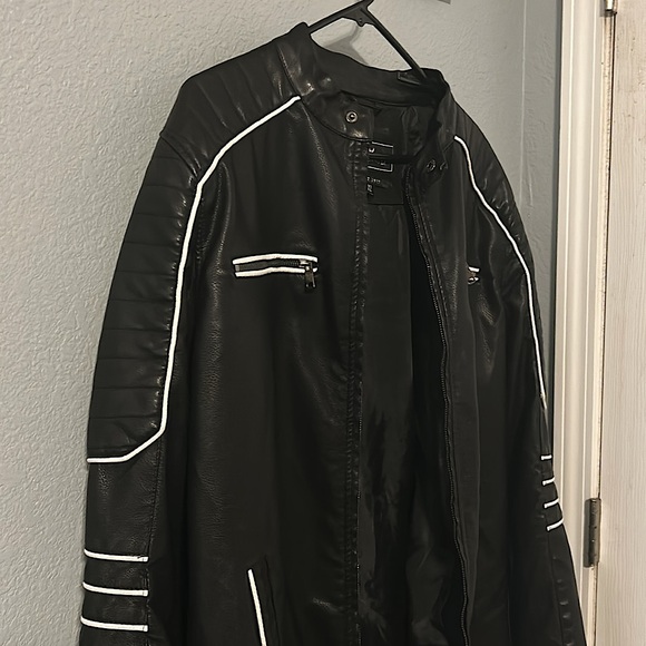 NWOT Black Biker Style Men’s Jacket Size XL - Picture 2 of 7